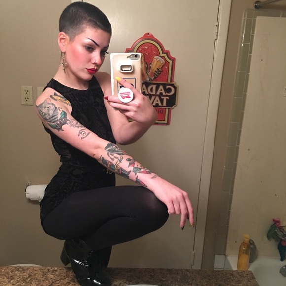 Meet your Posher, Chloe - Picture 1 of 8